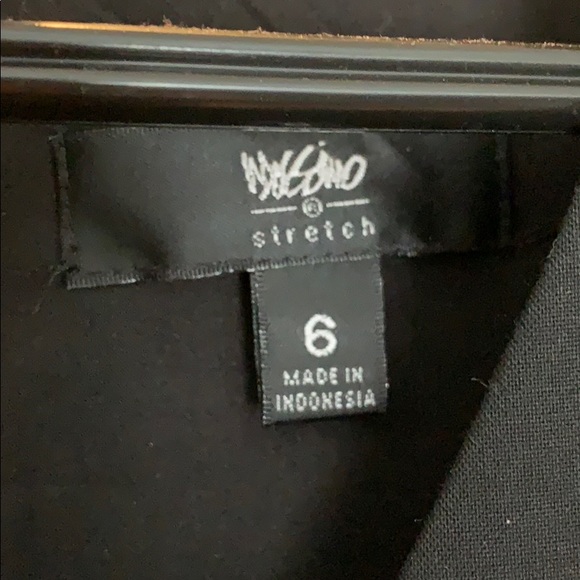 Simple Black Dress - Picture 4 of 4